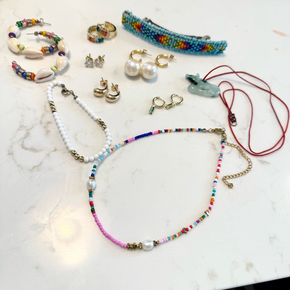 5 for $25!! Bundle Vintage Jade & Contemporary Jewelry & Vintage Hair Barrette